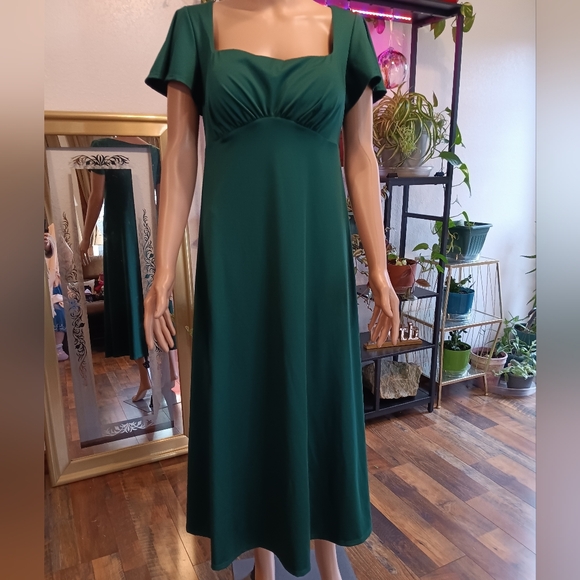 Emerald Green Built-in shapewear dress - Picture 11 of 13